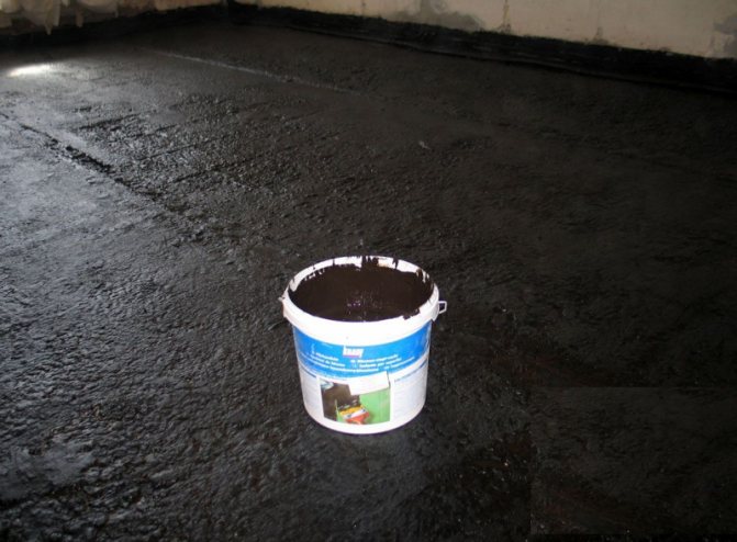 Bodendämmung mit Mineralwolle: Gerätetechnik in einem Holzhaus