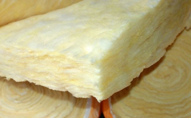 Bodendämmung mit Mineralwolle: Gerätetechnik in einem Holzhaus