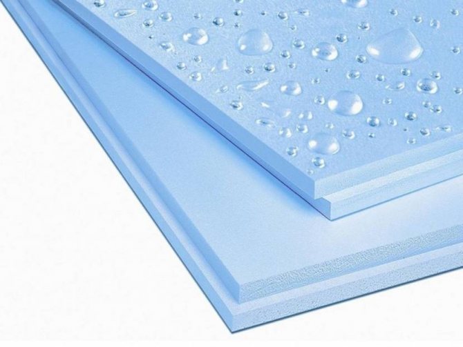 ahşap kirişler üzerine eğimli çatıların yalıtımı