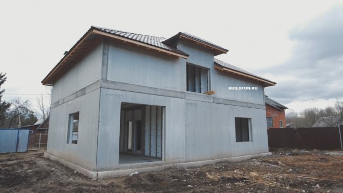 Почти винаги е по-трудно да се изолира частна къща, отколкото жилищна сграда.