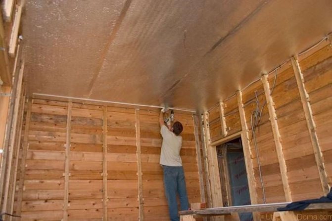 Ние изолираме тавана в дървена къща със собствените си ръце