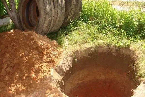 Senkgrube aus Autoreifen