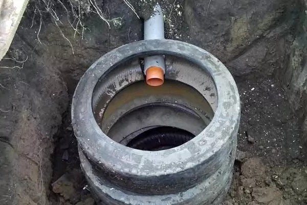 Senkgrube aus Autoreifen